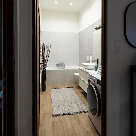 Devai With Free Netflix Near The Westend City Center * Budapeszt