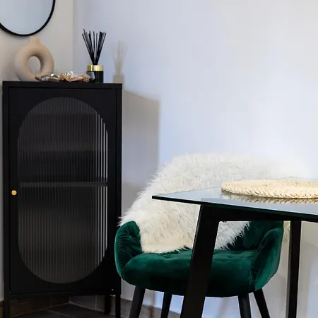 Devai With Free Netflix Near The Westend City Center Apartament