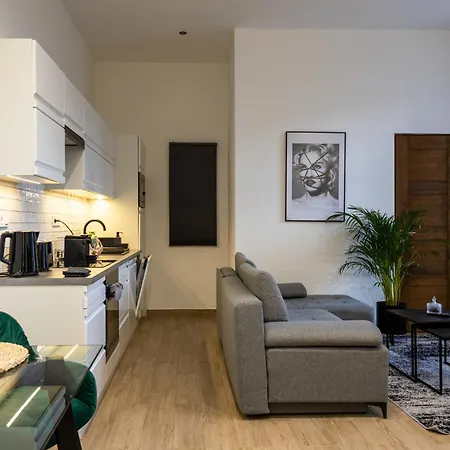 Apartament Devai With Free Netflix Near The Westend City Center