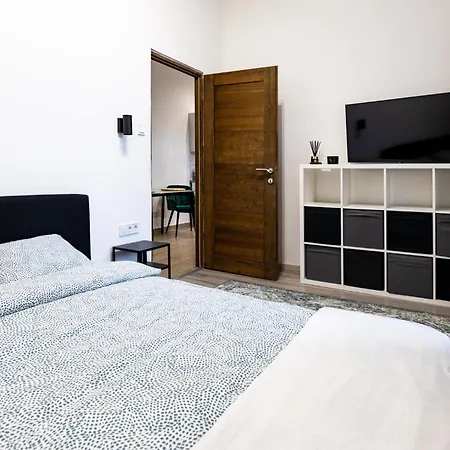 Devai With Free Netflix Near The Westend City Center Apartament