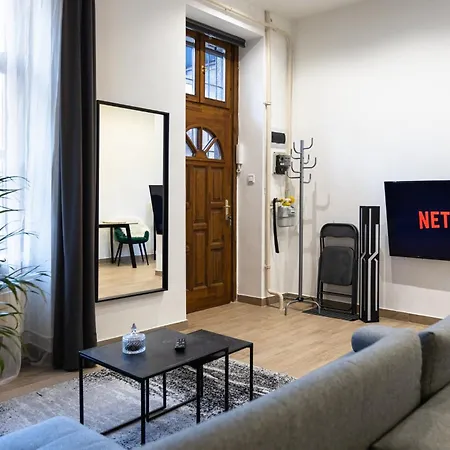 Apartament Devai With Free Netflix Near The Westend City Center